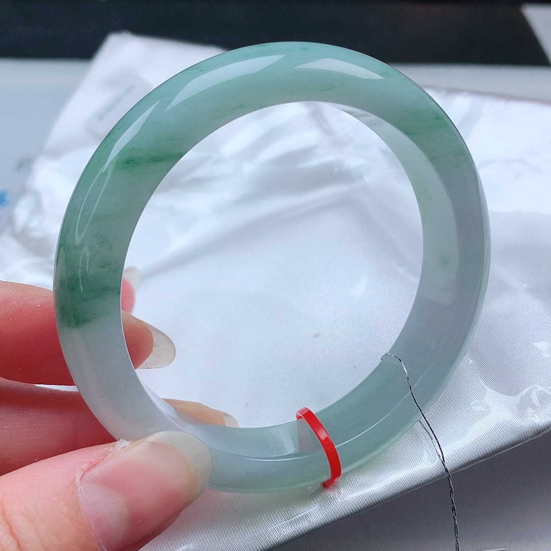 翡翠手镯未镶嵌56圈
