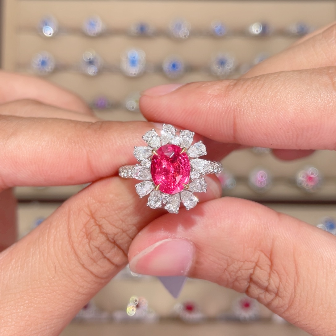 尖晶石戒指18K金镶嵌2.03ct 马亨盖 