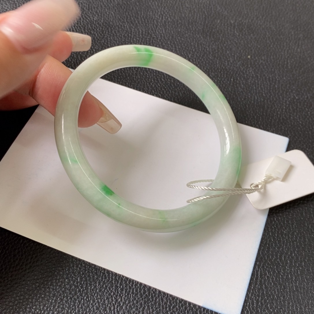 翡翠手镯未镶嵌56-57圈口