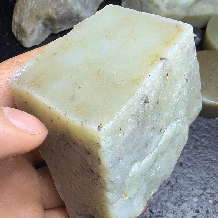 和田玉（糖玉）未镶嵌珠宝奇石