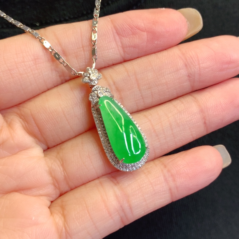 【闪购商品】颈饰18K金镶嵌翡翠特色戒面