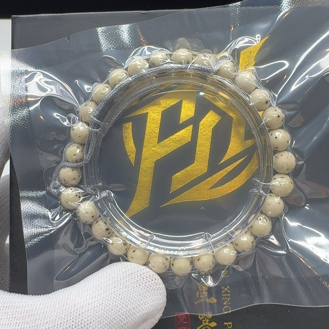 吊坠星月菩提215梵天头条冰白龙蛋8圆手持一物一图