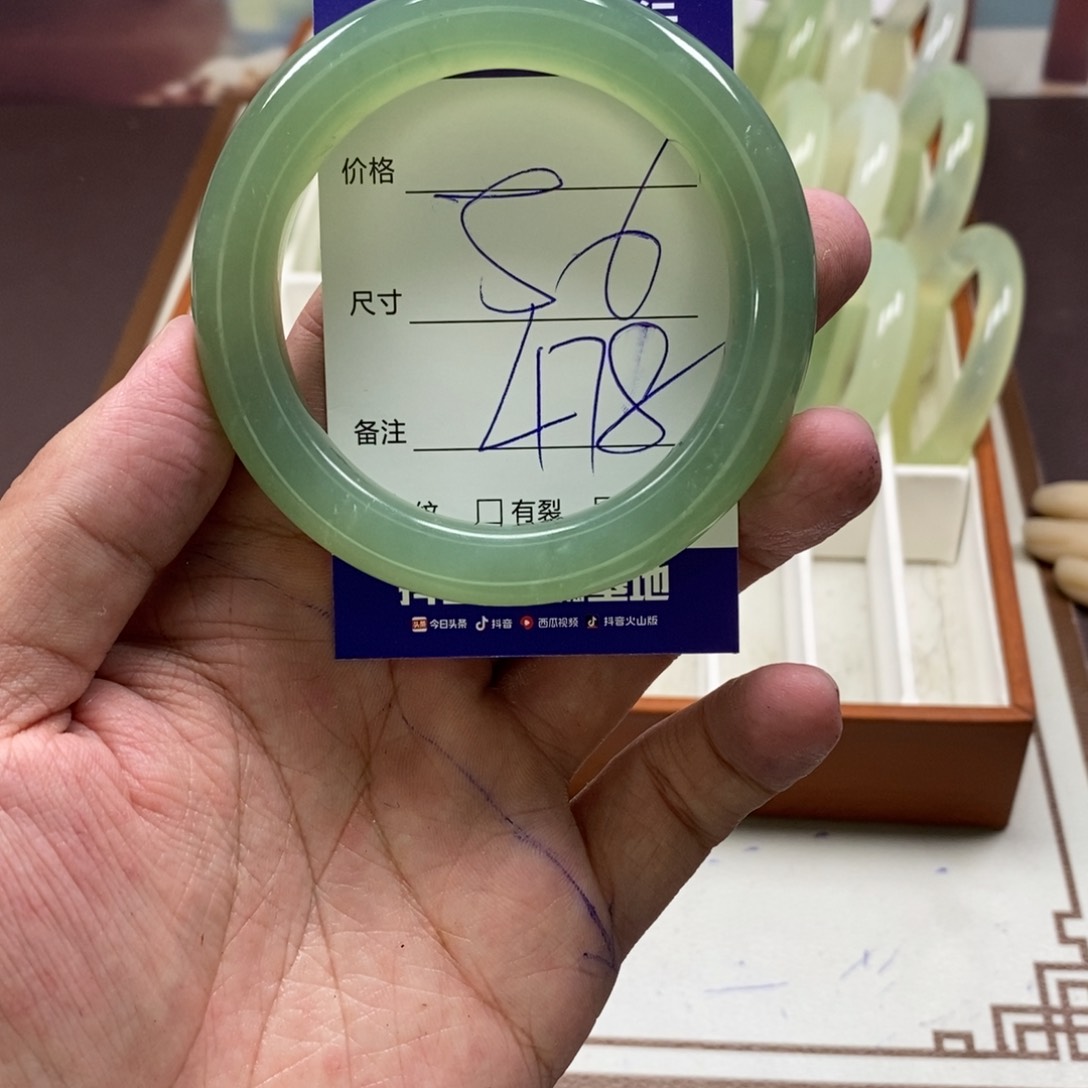 蛇纹石玉手镯未镶嵌