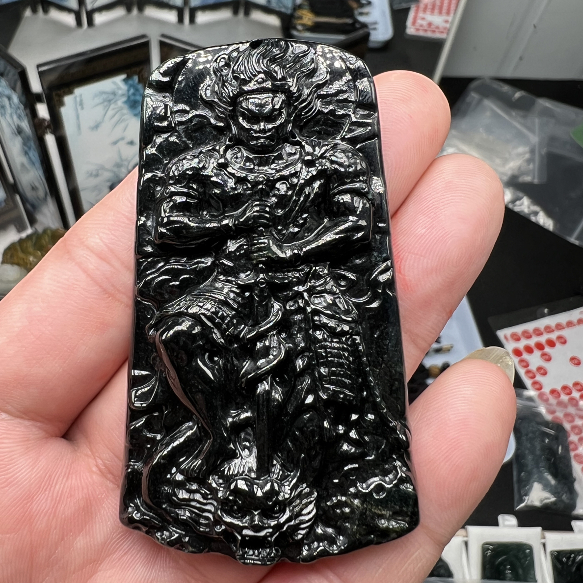 纯天然A货翡翠乌鸡料《不动明王》挂件