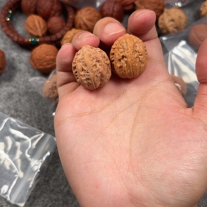 文玩核桃吊坠小八楞方尊2.4