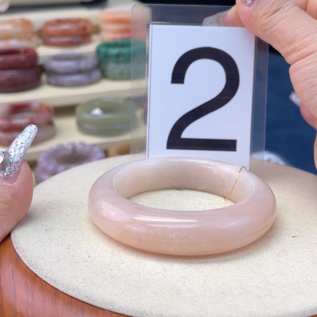 石英岩玉未镶嵌手镯