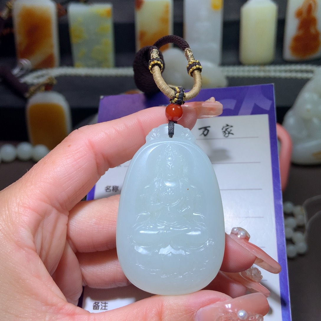 和田玉挂件未镶嵌干**嘛