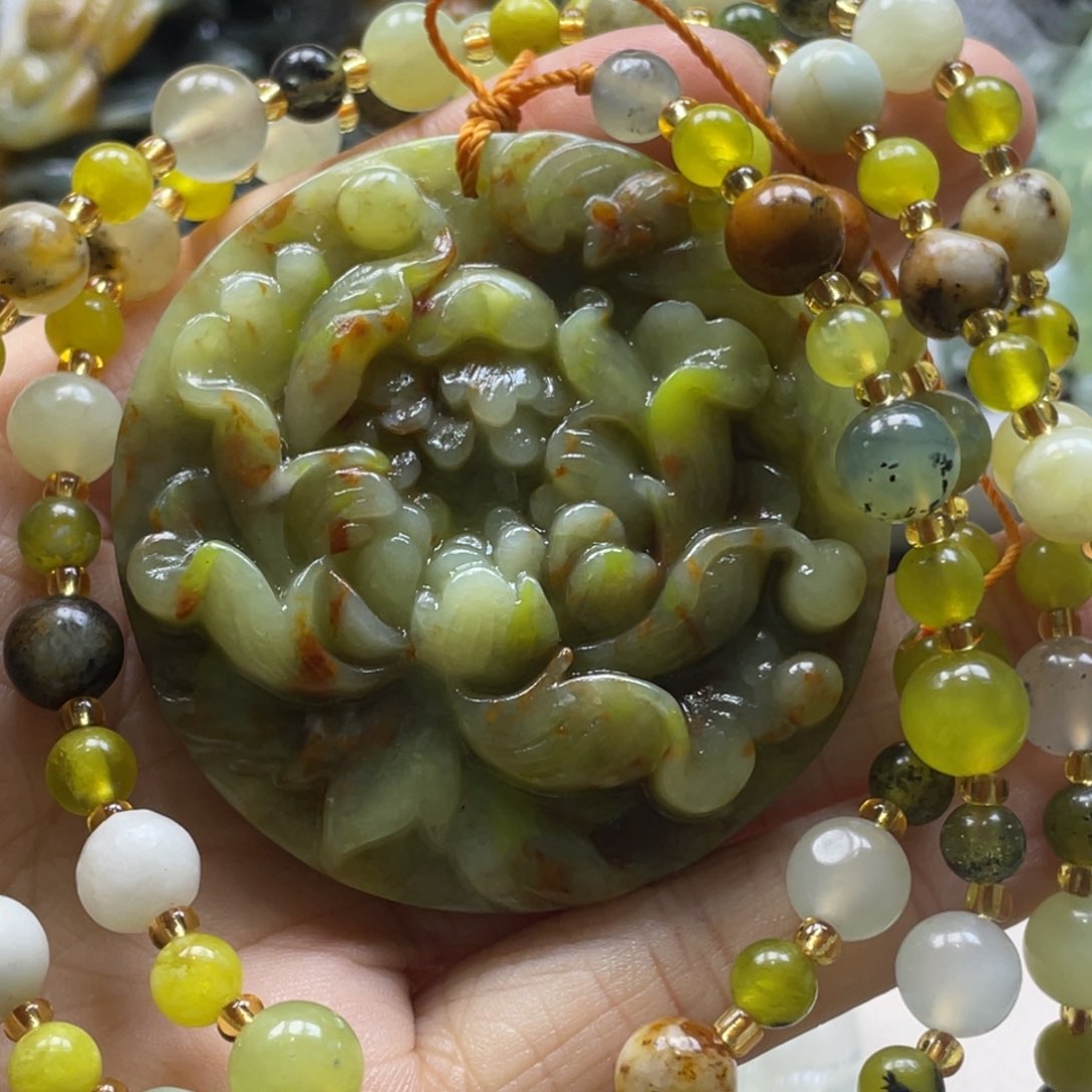 蛇纹石玉颈饰未镶嵌