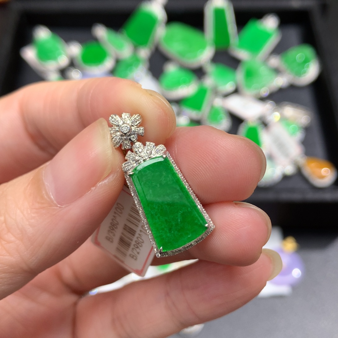翡翠18K金镶嵌吊坠(不含链)裸石不厚