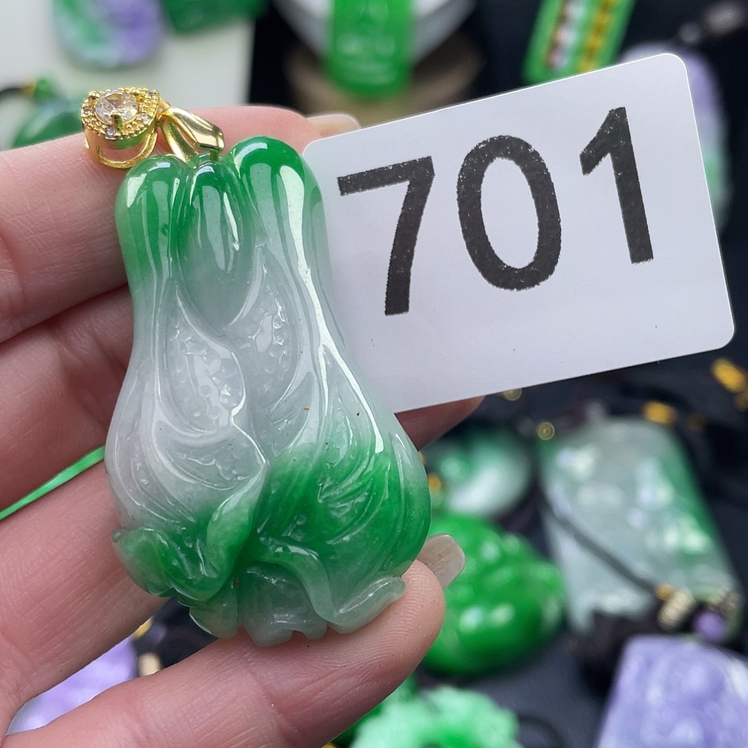 翡翠未镶嵌吊坠(赠链)