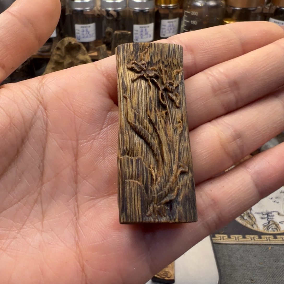 沉香手把件用****9棋楠绿棋5克