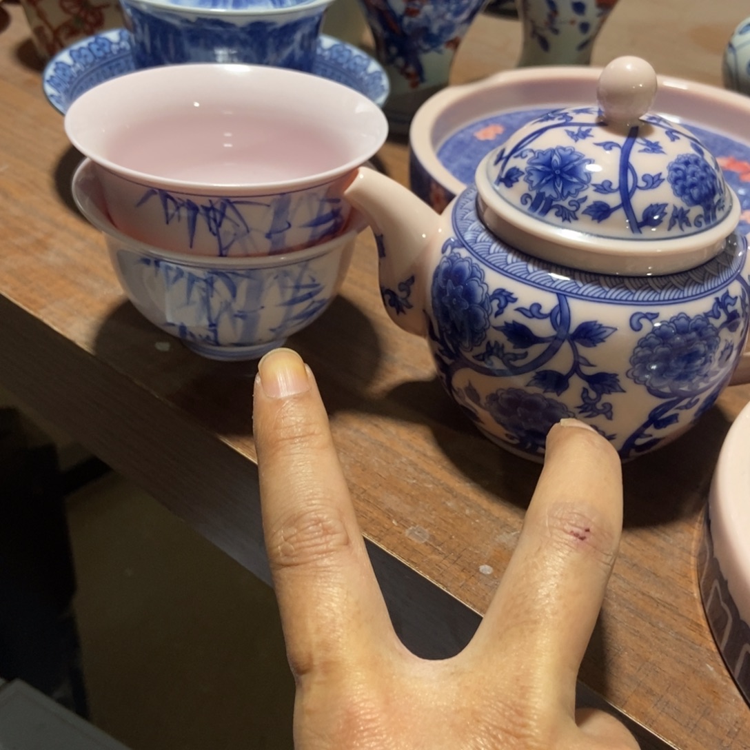 咩***～瓷片景德镇陶瓷壶一个杯子2个