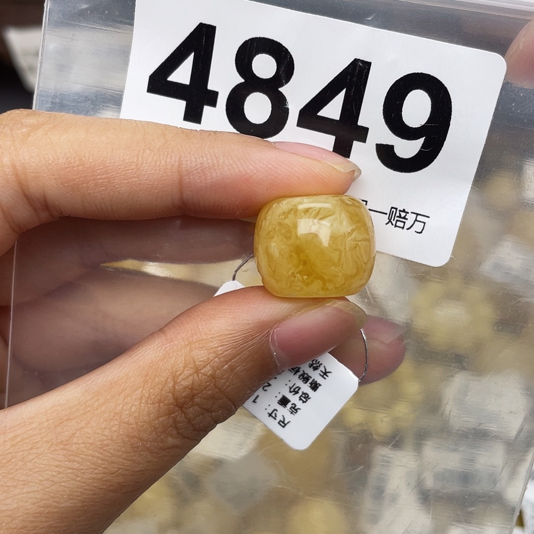 蜜蜡未镶嵌珠宝奇石16.3