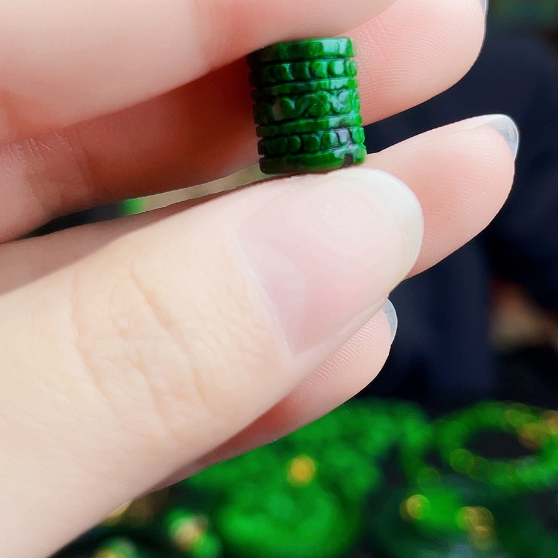 颈饰未镶嵌翡翠多样性