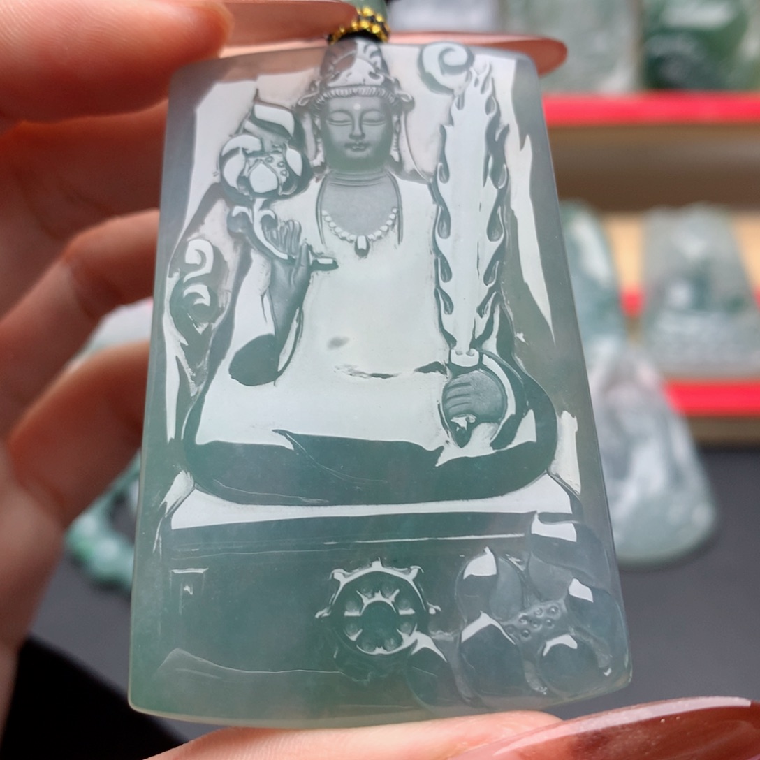 颈饰未镶嵌翡翠虚空藏菩萨