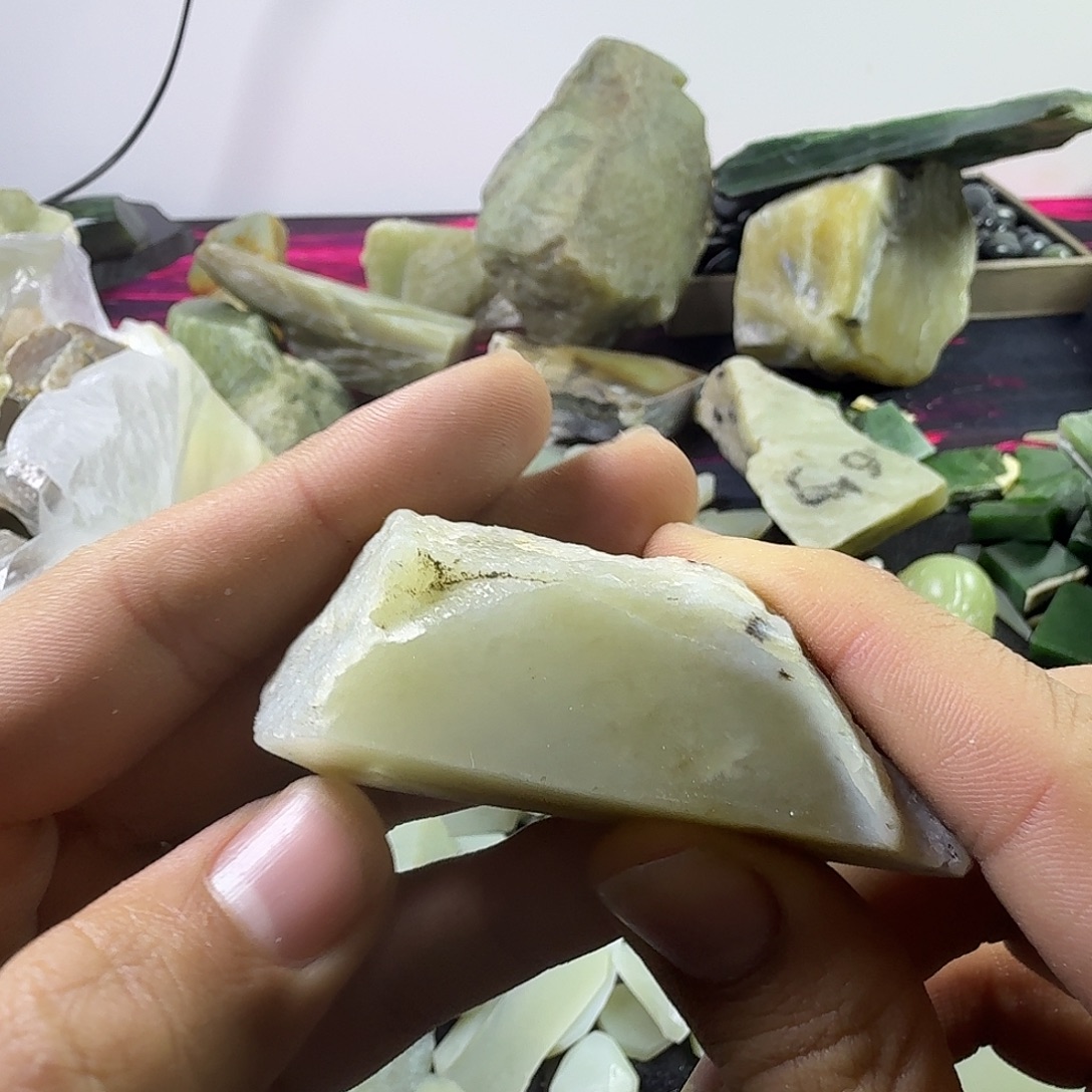 和田玉（糖玉）未镶嵌挂件