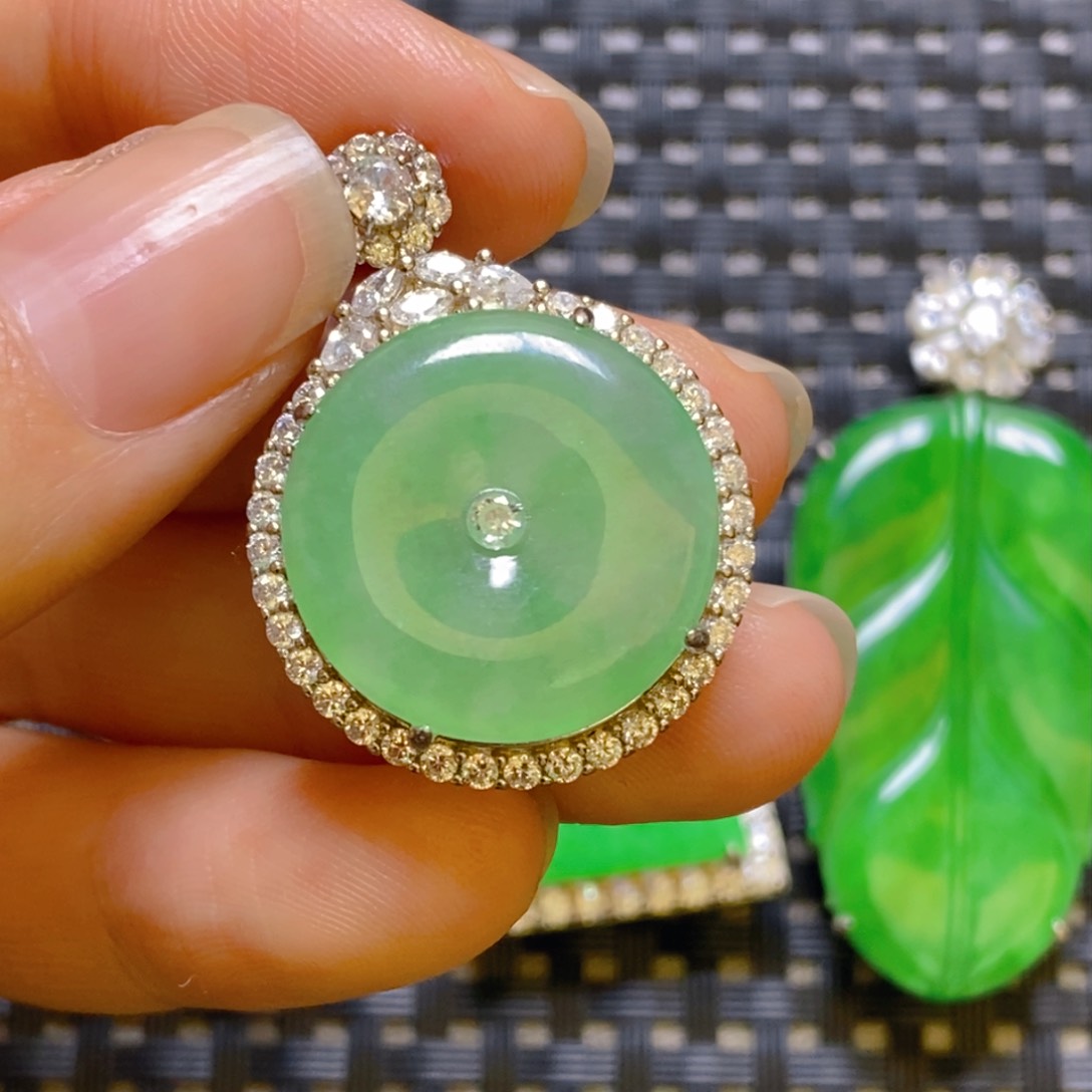 翡翠颈饰银S925镶嵌吊坠