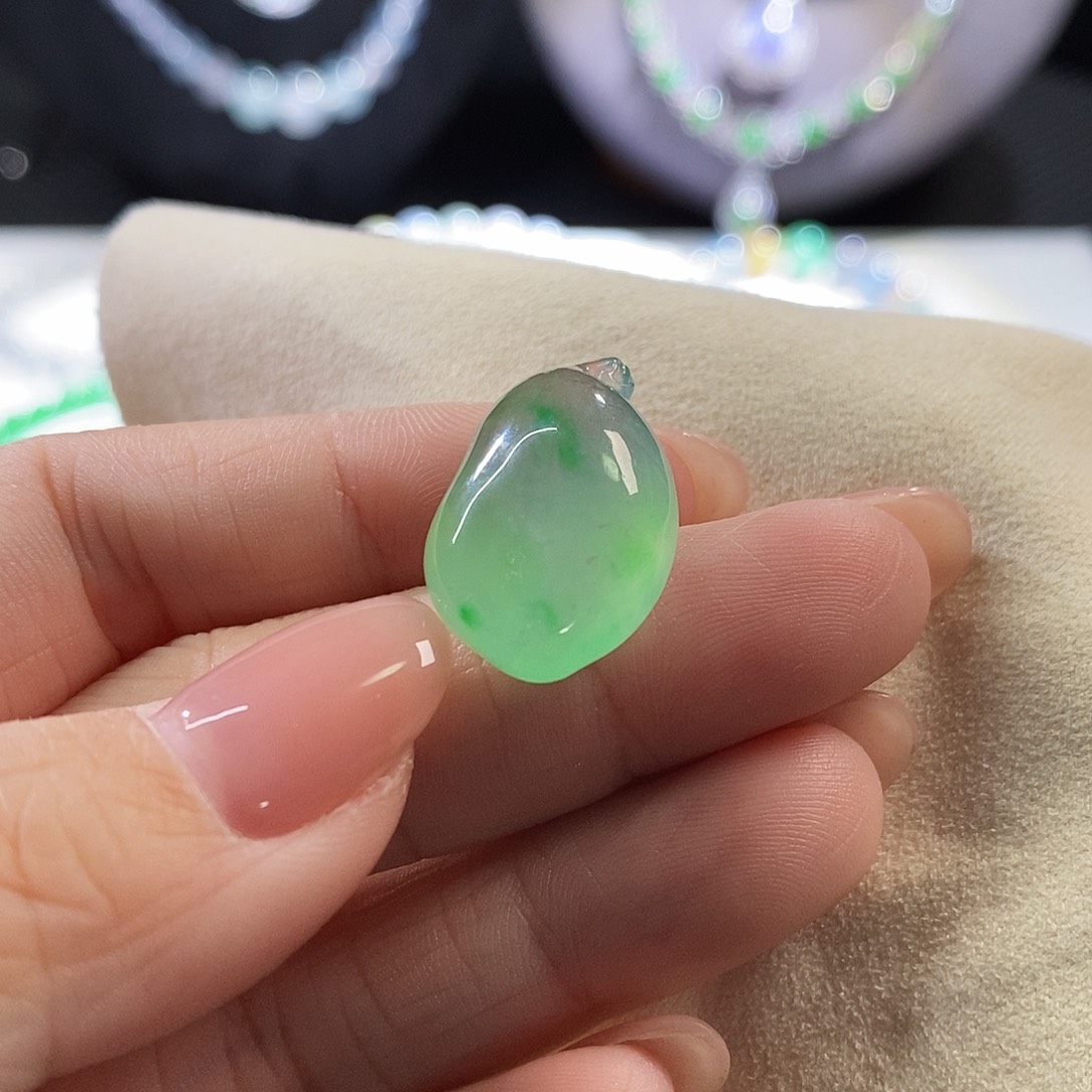 翡翠把件未镶嵌福瓜