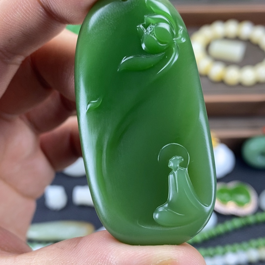喜***圆和田玉未镶嵌颈饰