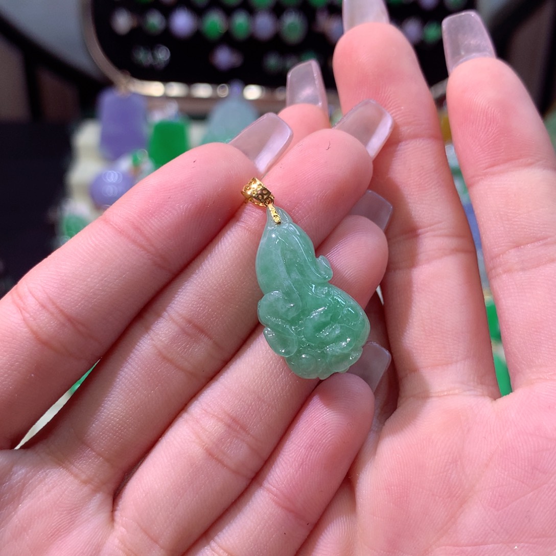 翡翠颈饰18K金镶嵌翡翠