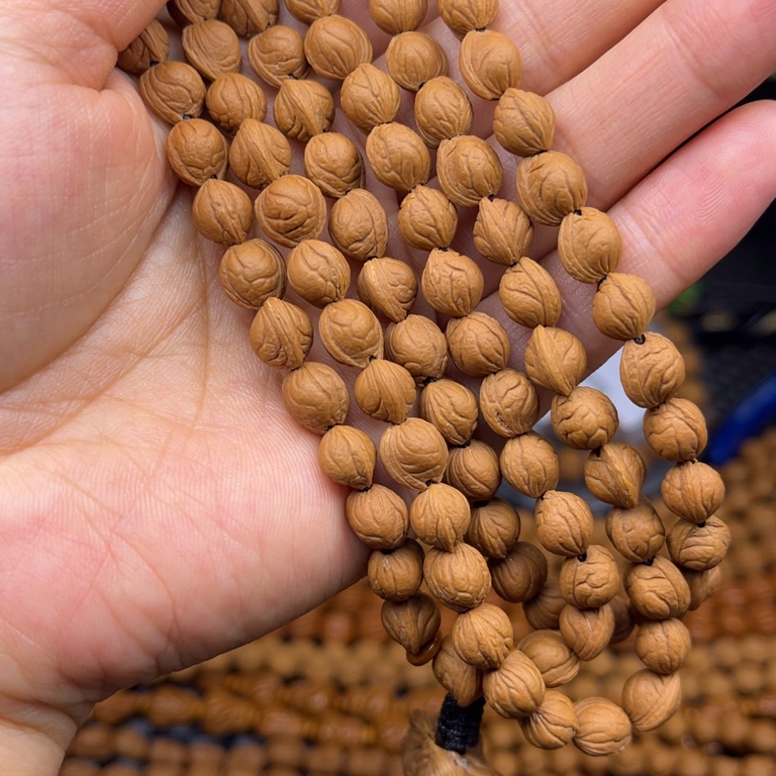 冷***血吊坠文玩核桃玉龙脊脖挂