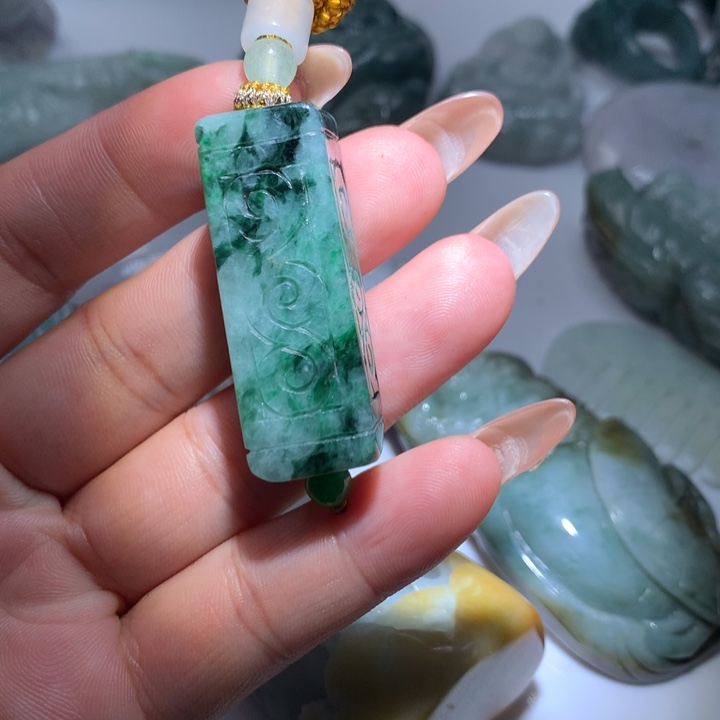 翡翠未镶嵌颈饰保真天然A货翡翠