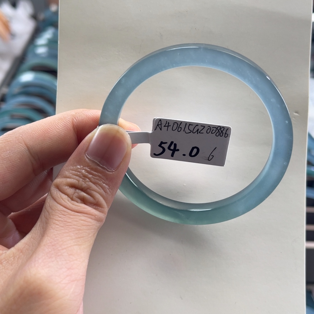 绿***麻翡翠未镶嵌手镯54.06