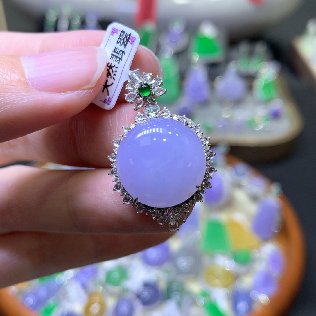 【闪购商品】翡翠颈饰18K金镶嵌翡翠吊坠项链