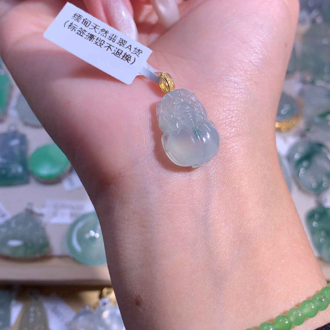 翡翠吊坠(不含链)18K金镶嵌
