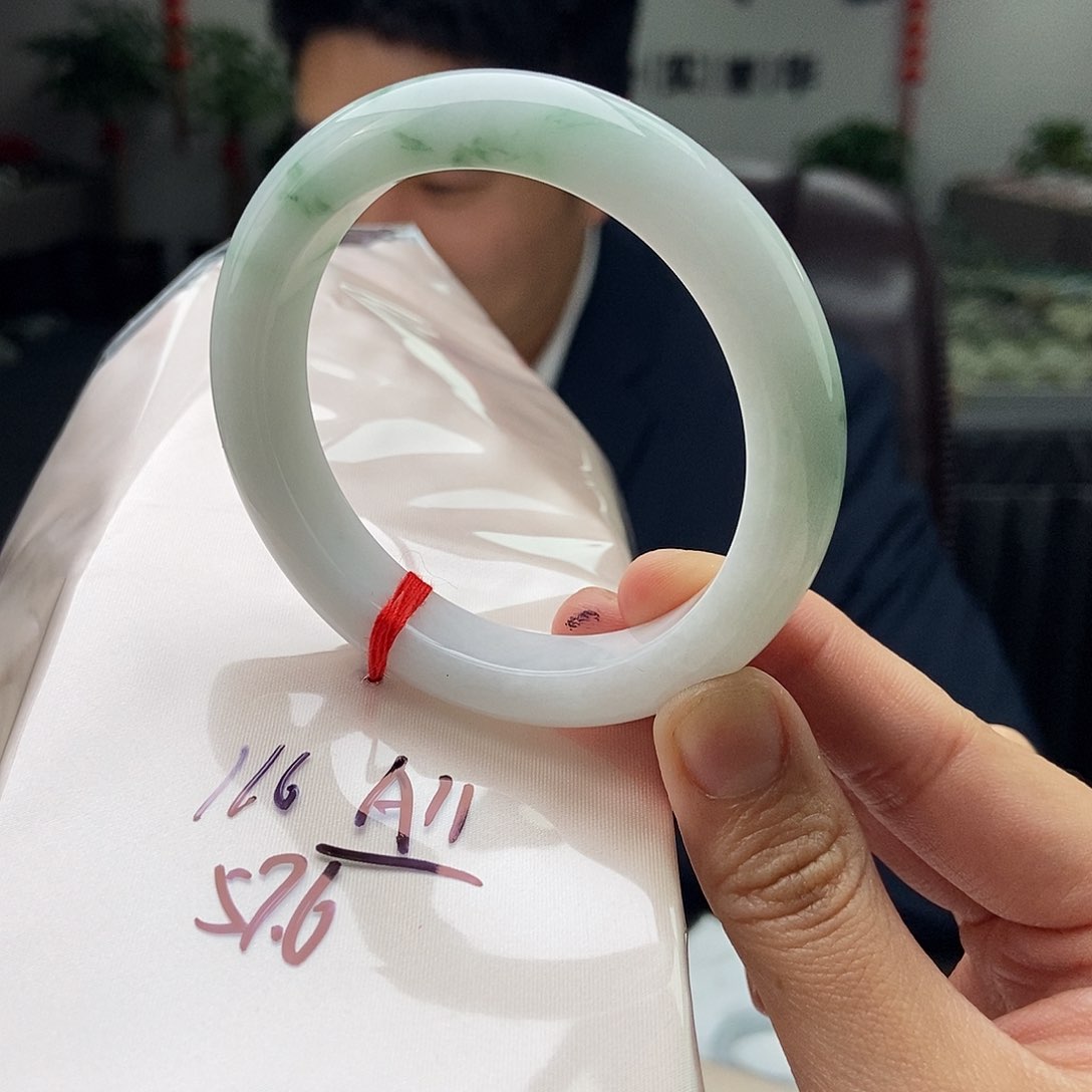 翡翠手镯未镶嵌拍一发一