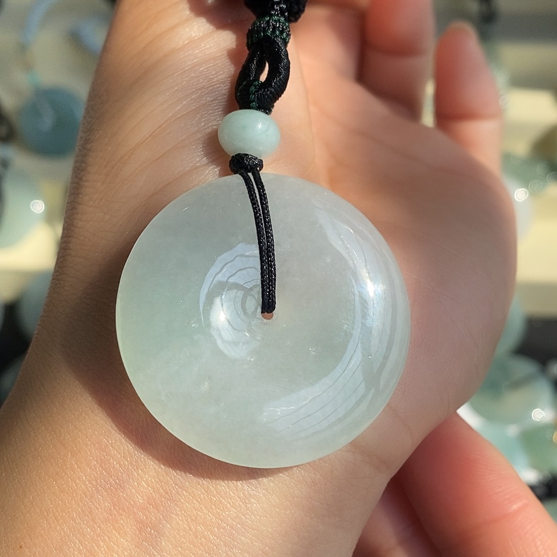 翡翠颈饰未镶嵌翡翠首饰