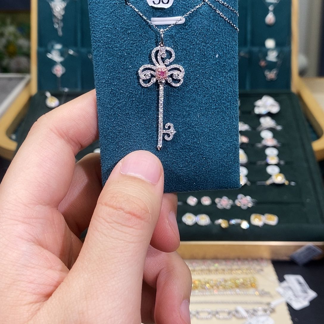 钻石颈饰18K金镶嵌项链