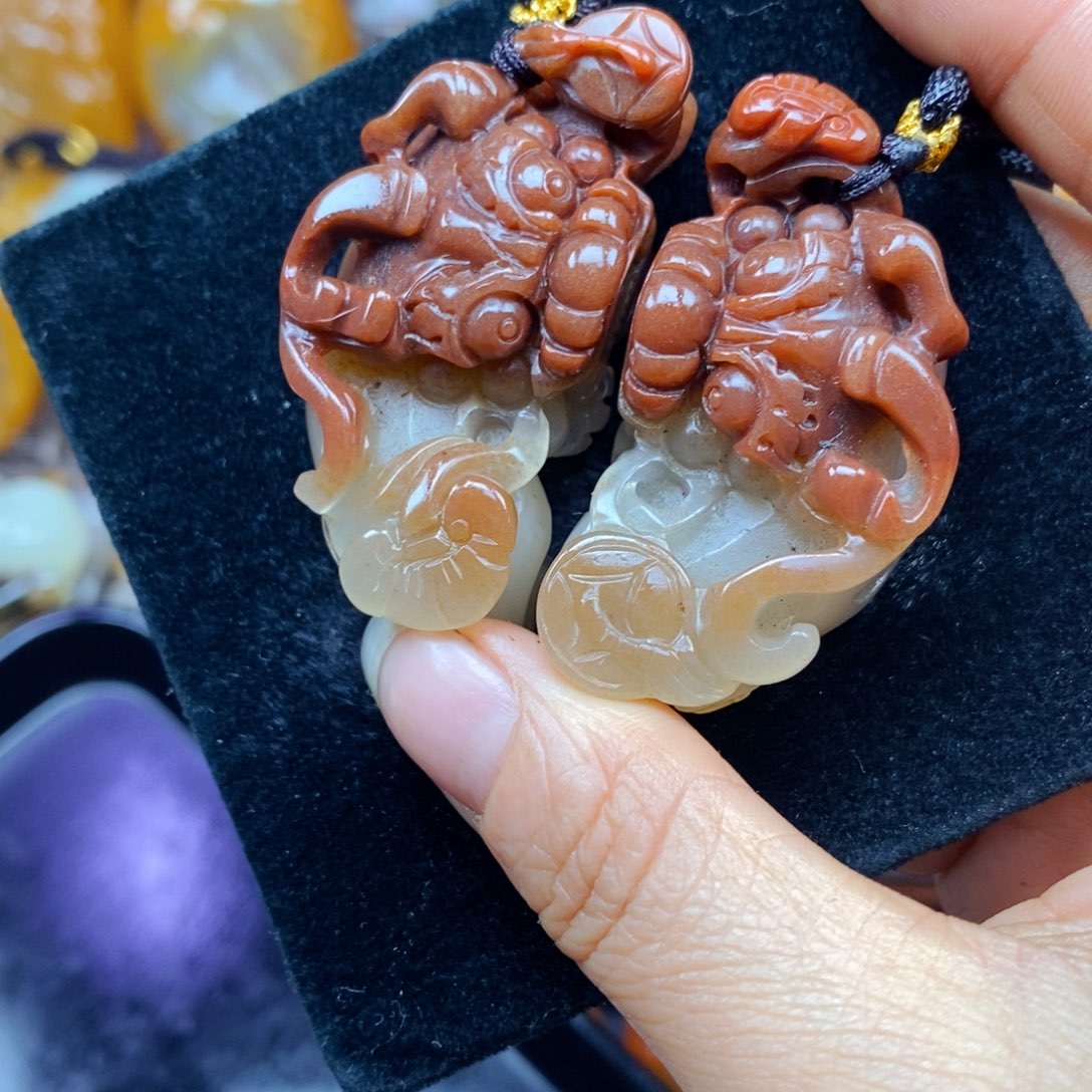 未镶嵌石英质玉（黄龙玉）颈饰