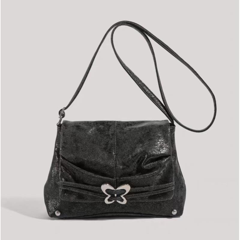 轻奢新款2025潮流时尚包单肩斜挎女包百搭百搭女士复古褶皱黑色