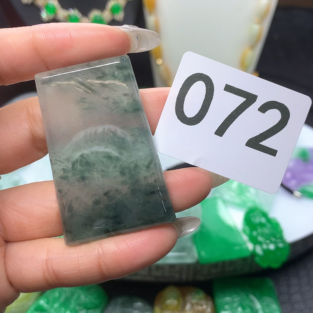 翡翠吊坠(赠链)未镶嵌