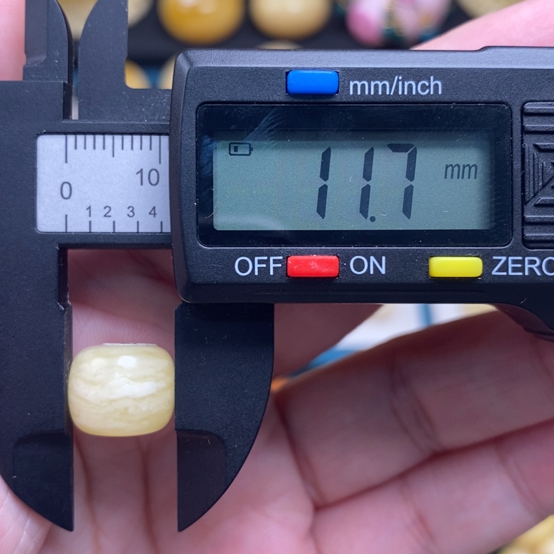 蜜蜡未镶嵌珠宝奇石