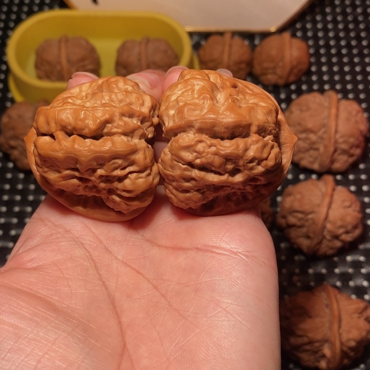 ****️文玩核桃把件四开细腰超大腿蛙王