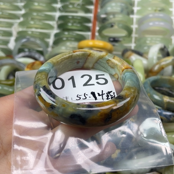 蘑****蛇纹石玉未镶嵌手镯