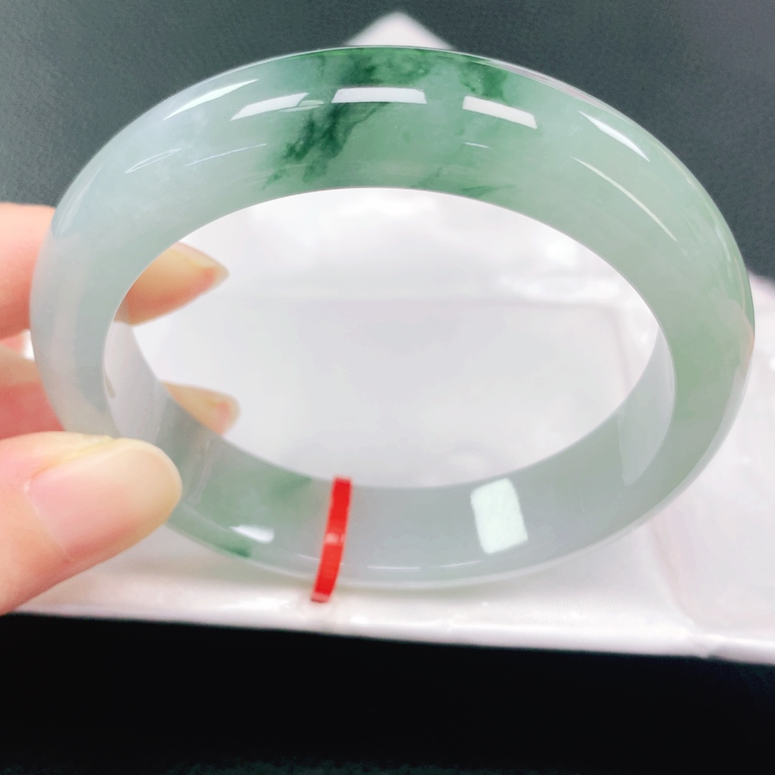 翡翠手镯未镶嵌57圈