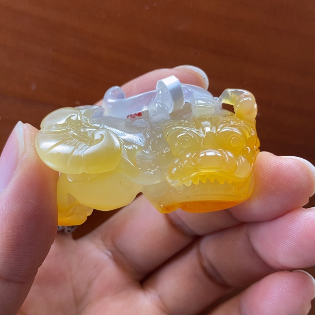 石英质玉（黄龙玉）未镶嵌颈饰