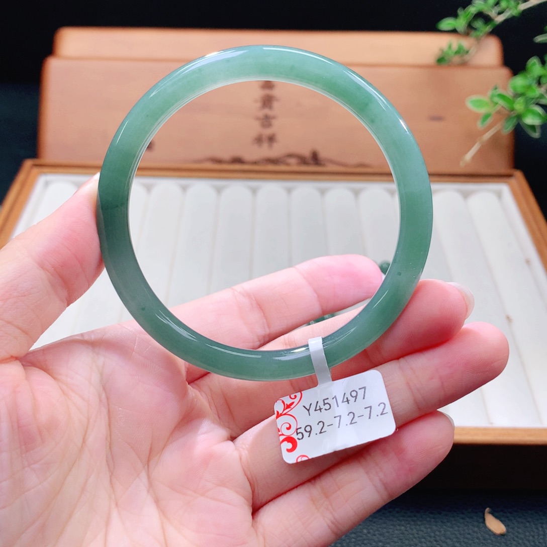 翡翠手镯（圆镯）未镶嵌