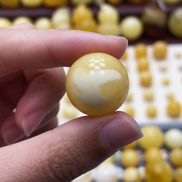 琥珀未镶嵌裸石19.1mm瑕