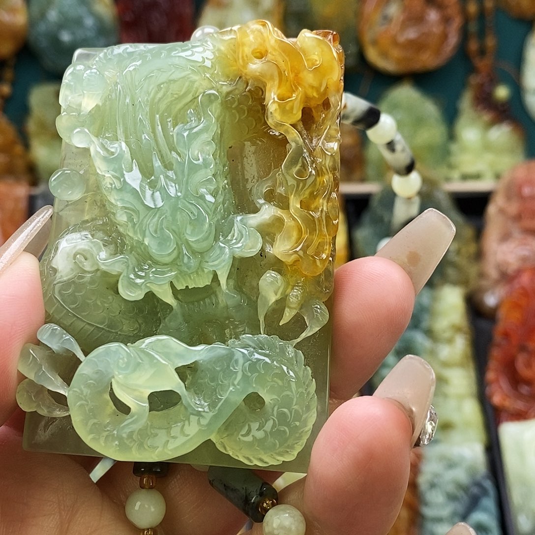 蛇纹石玉未镶嵌颈饰