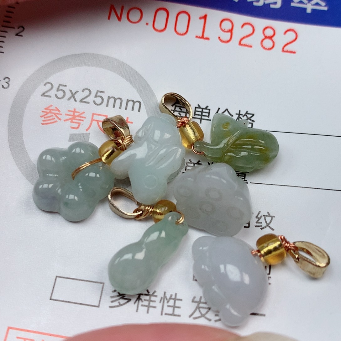 吊坠(不含链)未镶嵌翡翠