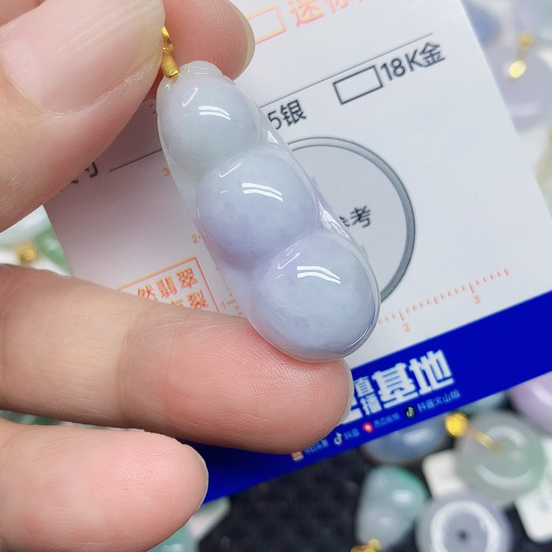 翡翠未镶嵌颈饰豆子