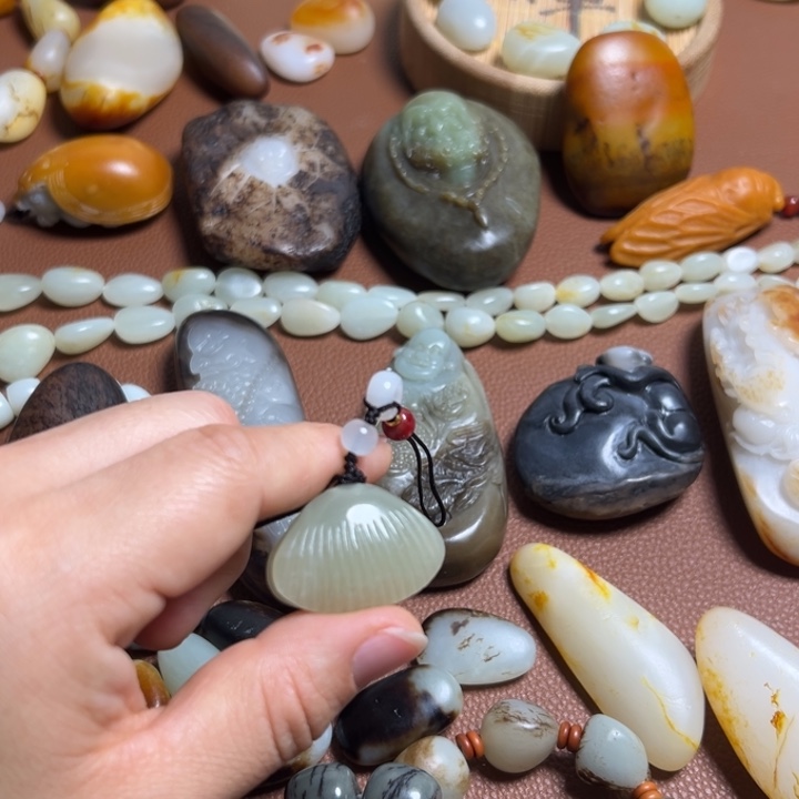 和田玉未镶嵌珠宝奇石