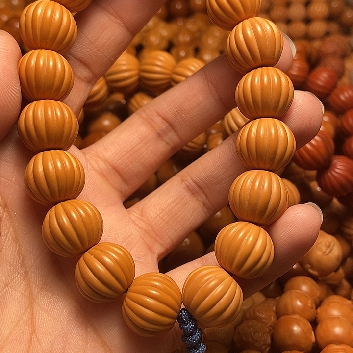 猴头核桃吊坠手持