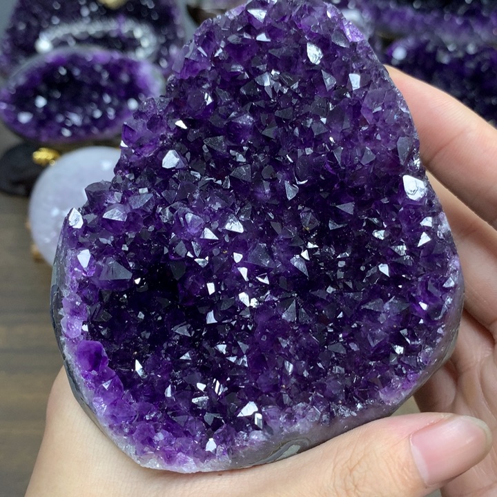 未镶嵌水晶大型摆件（非配饰）