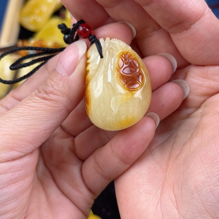 琥珀裸石未镶嵌琥珀