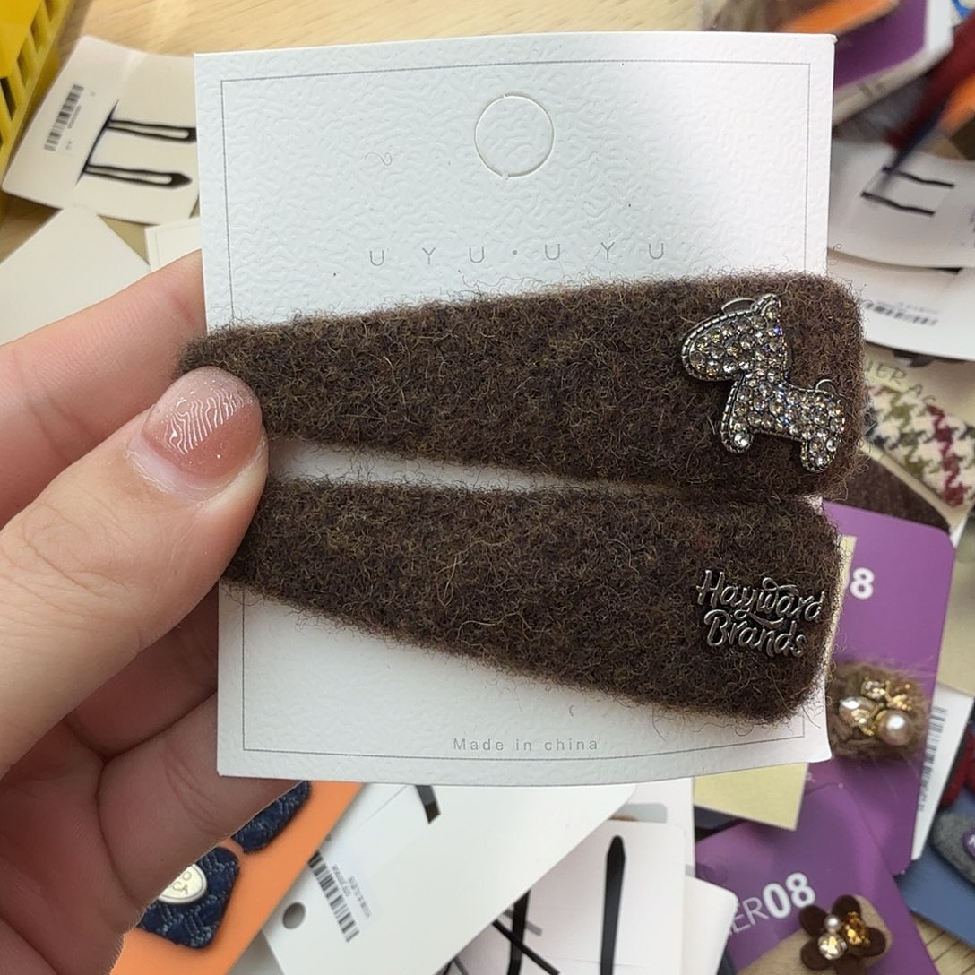 布艺非金属咖色小马拜拜
